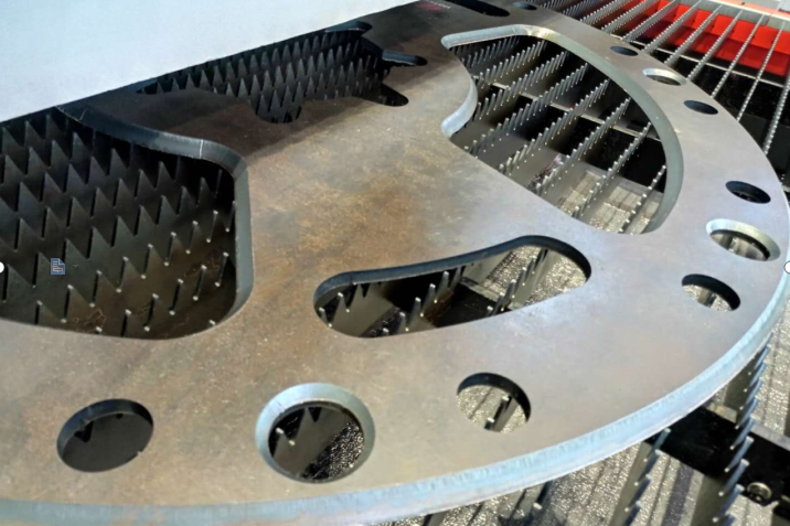 Стука для резки с экипажным волокном